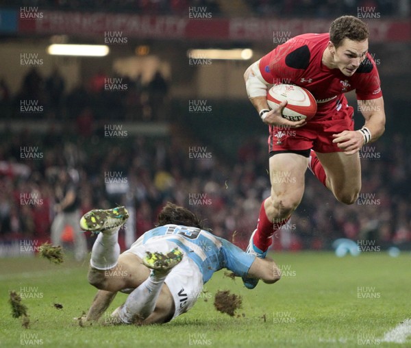 161113 - Wales v Argentina - Dove Men Series - George North of Wales is tackled by Marcelo Bosch of Argentina 