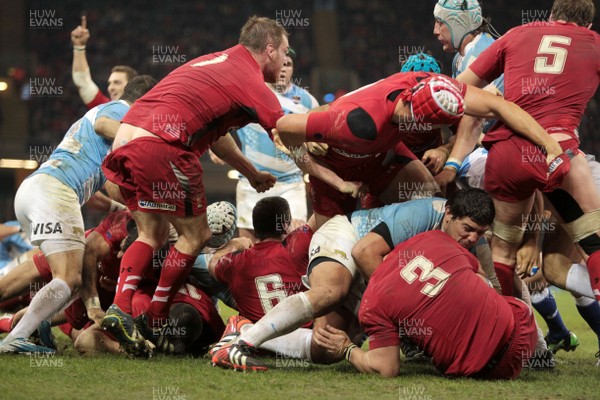 161113 - Wales v Argentina - Dove Men Series - Ken Owens of Wales pushes the ball over to score 