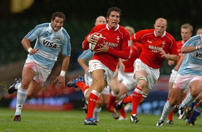 18.08.07 - Wales v Argentina - Invesco Perpetual 2007 Summer Series - Wales' James Hook beats Argentina's Juan Manuel Leguizamon 