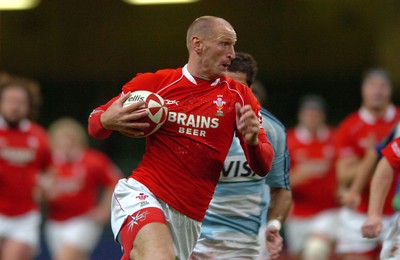 18.08.07 - Wales v Argentina - Invesco Perpetual 2007 Summer Series - Wales' Gareth Thomas runs in for try 
