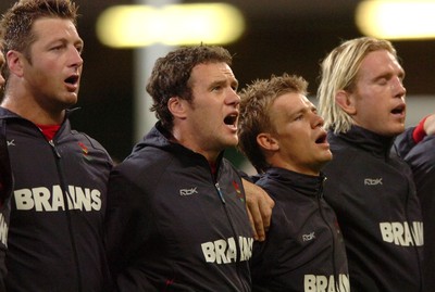 18.08.07 - Wales v Argentina - Invesco Perpetual 2007 Summer Series - Mark Jones(c) lines up for the anthems 