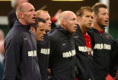 18.08.07 - Wales v Argentina - Invesco Perpetual 2007 Summer Series - Wales' Captain, Gareth Thomas(L) lines up for the anthems with his players 