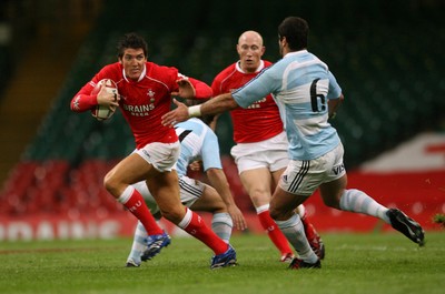 18.08.07  Wales v Argentina Wales James Hook hands off Juan Manuel Leguizamon 