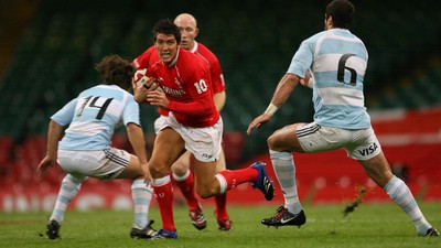 18.08.07  Wales v Argentina Wales James Hook takes on Lucas Borges 