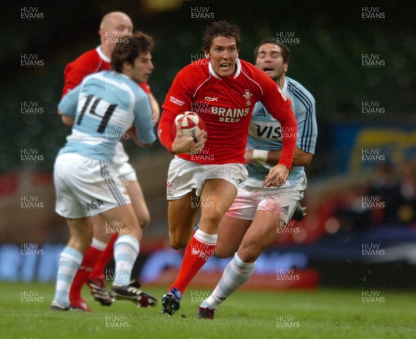 18.08.07 - Wales v Argentina - Invesco Perpetual 2007 Summer Series - Wales' James Hook beats Argentina's Juan Manuel Leguizamon 