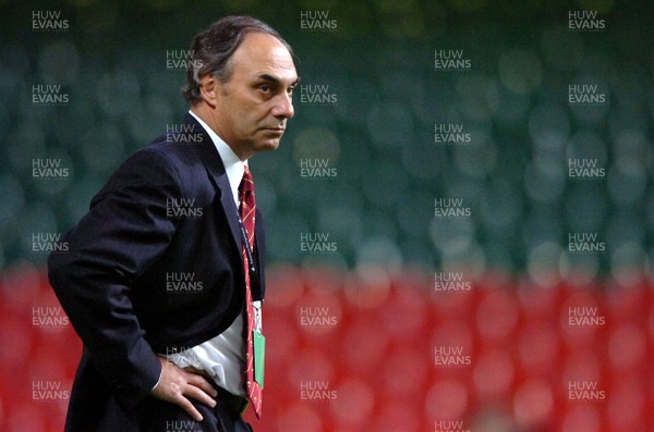 18.08.07 - Wales v Argentina - Invesco Perpetual 2007 Summer Series - Argentina Head Coach, Marcelo Loffreda 