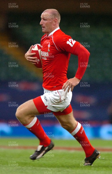18.08.07 - Wales v Argentina - Invesco Perpetual 2007 Summer Series - Wales' Gareth Thomas 