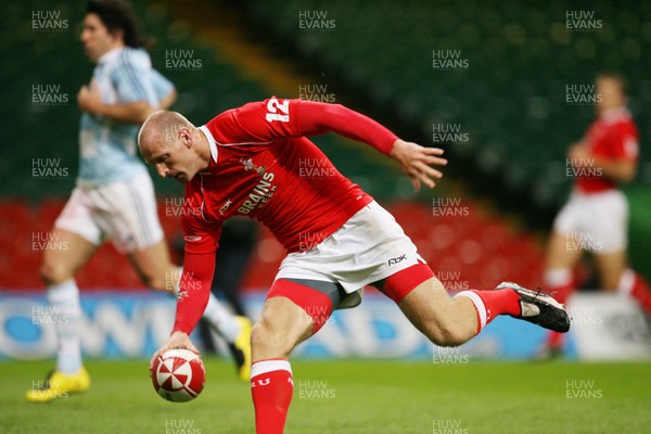 18.08.07  Wales v Argentina Wales Gareth Thomas scores try 