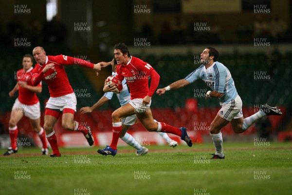 18.08.07  Wales v Argentina Wales James Hook breaks to set up gareth Thomas try 