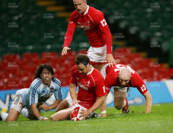 18.08.07  Wales v Argentina Wales Mark Jones scores try 