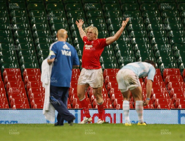 18.08.07  Wales v Argentina Wales Alix Popham celebrates win 