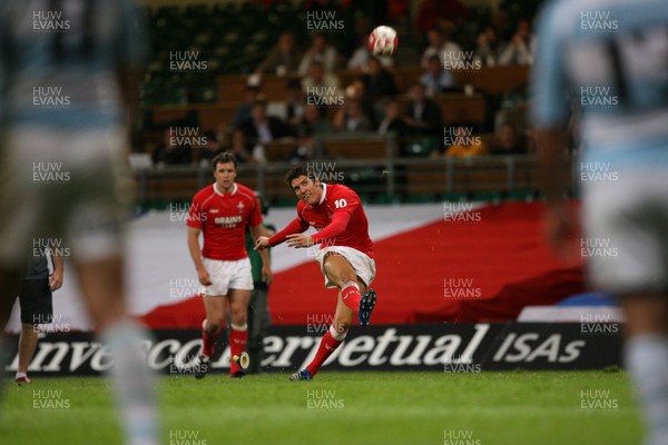 18.08.07  Wales v Argentina Wales James Hook kicks more points. 