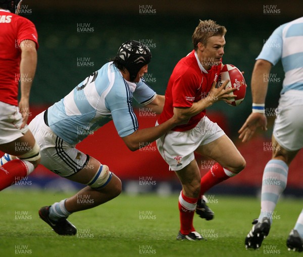18.08.07  Wales v Argentina Wales Dwayne Peel is tackled by Patricio Albacete 