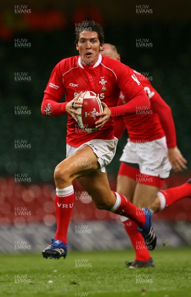 18.08.07  Wales v Argentina Wales James Hook finds space 