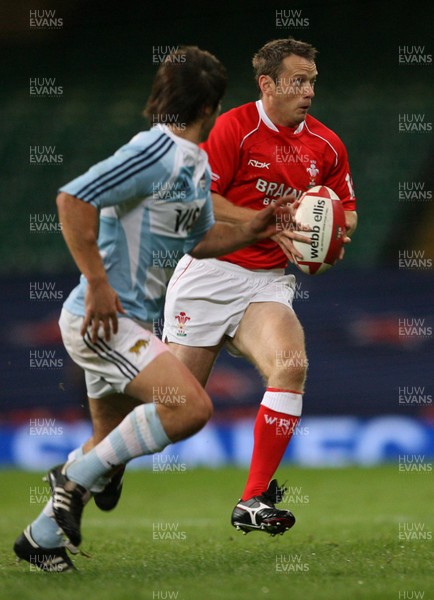 18.08.07  Wales v Argentina Wales Kevin Morgan takes on Lucas Borges 