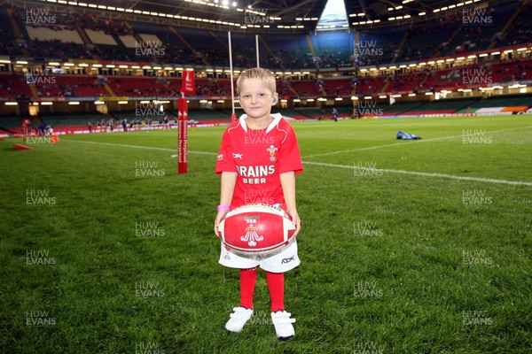 18.08.07  Wales v Argentina... Six year old Rhys Harris the Wales team mascot 