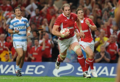 20.08.11 - Wales v Argentina - RWC Warm-Up Match - Alun Wyn Jones of Wales runs in to score try. 