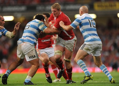 20.08.11 - Wales v Argentina - RWC Warm-Up Match - Bradley Davies of Wales takes on Julio Farias Cabello and Felipe Contepomi of Argentina. 