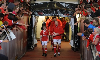 20.08.11 - Wales v Argentina - RWC Warm-Up Match - Martyn Williams of Wales leads out his side. 