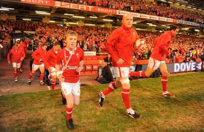 20.08.11 - Wales v Argentina - RWC Warm-Up Match - Martyn Williams of Wales leads out his side. 
