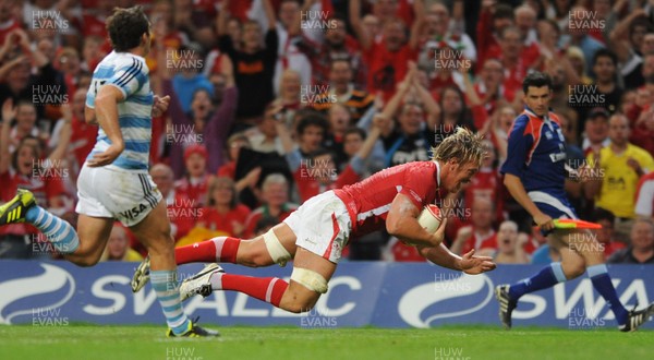 20.08.11 - Wales v Argentina - RWC Warm-Up Match - Andy Powell of Wales scores try. 