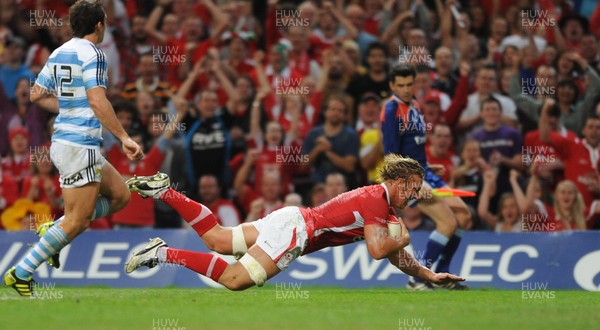 20.08.11 - Wales v Argentina - RWC Warm-Up Match - Andy Powell of Wales scores try. 