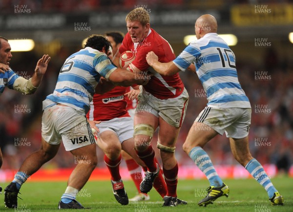 20.08.11 - Wales v Argentina - RWC Warm-Up Match - Bradley Davies of Wales takes on Julio Farias Cabello and Felipe Contepomi of Argentina. 