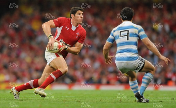 20.08.11 - Wales v Argentina - RWC Warm-Up Match - James Hook of Wales takes on Nicolas Vergallo of Argentina. 