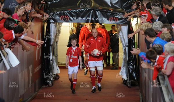 20.08.11 - Wales v Argentina - RWC Warm-Up Match - Martyn Williams of Wales leads out his side. 