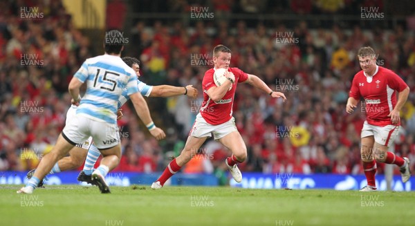 20.08.11 Wales v Argentina. Wales' Tavis Knoyle finds some space. 