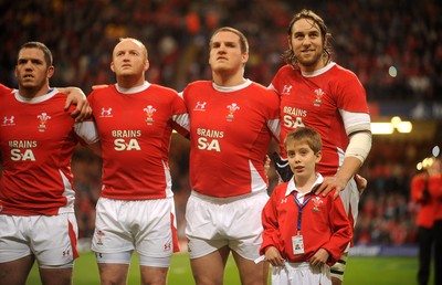 21.11.09 - Wales v Argentina - Invesco Perpetual Series 2009 - Paul James, Martyn Williams, Gethin Jenkins, Ryan Jones and mascot Jonathan Hansford. 