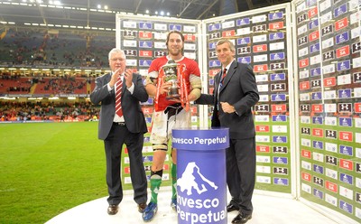 21.11.09 - Wales v Argentina - Invesco Perpetual Series 2009 - Wales' Ryan Jones receives the winners trophy from WRU President Dennis Gethin(L) and Rick White of Invesco Perpetual. 
