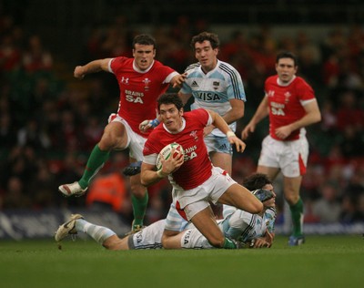 21.11.09 - Wales v Argentina... Wales' James Hook finds space. 