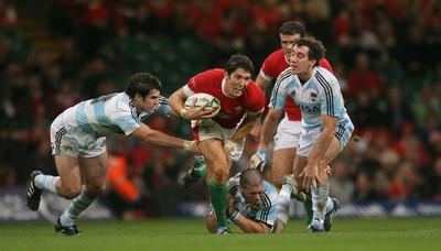 21.11.09 - Wales v Argentina... Wales' James Hook finds space. 