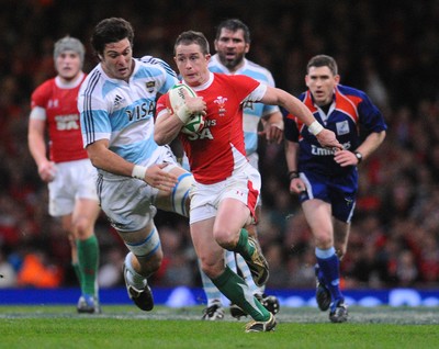 21.11.09 - Invesco Perpetual International Rugby, Wales v Argentina Wales' Shane Williams races through on his way to score his second try 