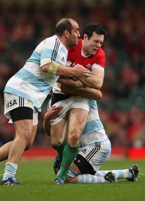 21.11.09... Wales v Argentina, Invesco Perpetual Series 2009 -  Wales' Stephen Jones is tackled by Argentina's Mario Ledesma (lt) and Alejandro Abadie 