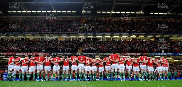 21.11.09 - Wales v Argentina - Invesco Perpetual Series 2009 - Wales players line up for the national anthems. 