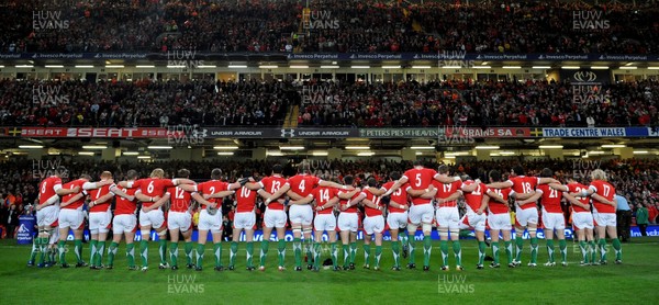 21.11.09 - Wales v Argentina - Invesco Perpetual Series 2009 - Wales players line up for the national anthems. 