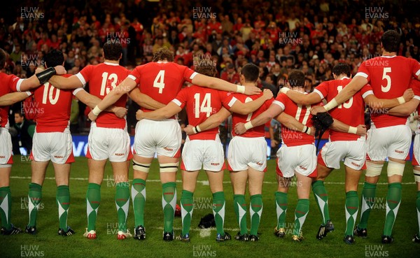 21.11.09 - Wales v Argentina - Invesco Perpetual Series 2009 - Wales players line up for the national anthems. 