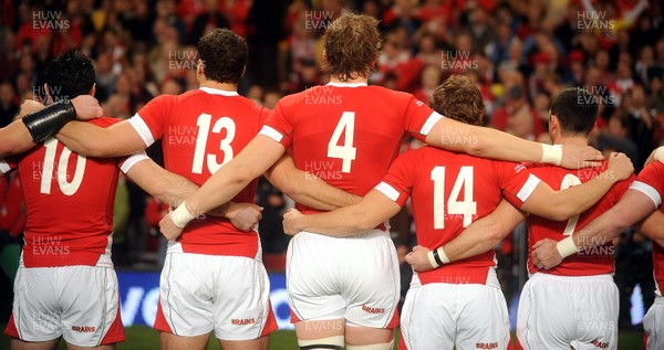 21.11.09 - Wales v Argentina - Invesco Perpetual Series 2009 - Wales players line up for the national anthems. 