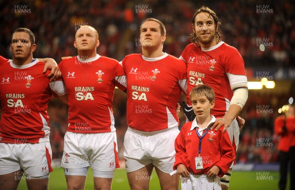21.11.09 - Wales v Argentina - Invesco Perpetual Series 2009 - Paul James, Martyn Williams, Gethin Jenkins, Ryan Jones and mascot Jonathan Hansford. 
