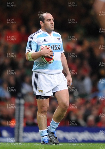 21.11.09 - Wales v Argentina - Invesco Perpetual Series 2009 - Argentina's Mario Ledesma. 