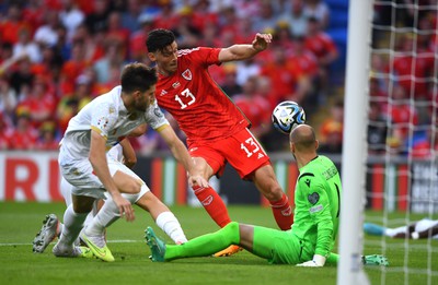 160623 - Wales v Armenia - UEFA European Championship Qualifers - Kieffer Moore of Wales tries a shot at goal