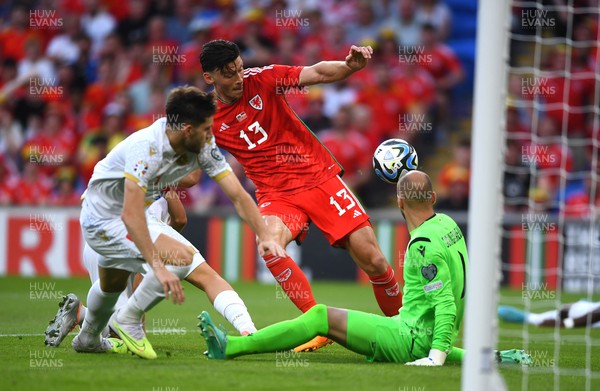 160623 - Wales v Armenia - UEFA European Championship Qualifers - Kieffer Moore of Wales tries a shot at goal