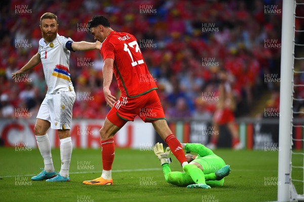 160623 - Wales v Armenia - UEFA European Championship Qualifers - Kieffer Moore of Wales and Ognjen Chancharevich of Armenia during incident before Kieffer Moore of Wales red card