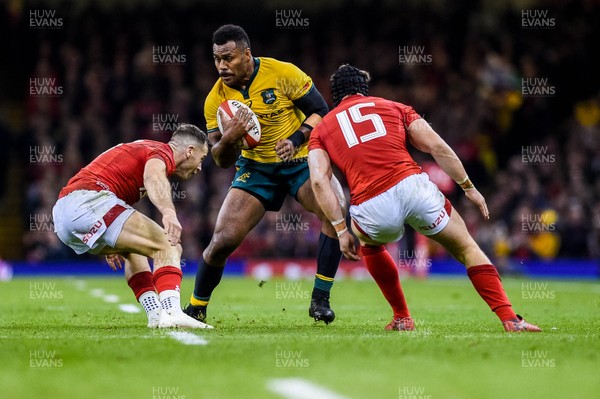 101118 - Wales v Australia, Under Armour Series - Samu Kerevi of Australia makes his way through the Welsh defence 