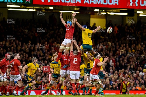 101118 - Wales v Australia, Under Armour Series - Justin Tipuric of Wales and Rob Simmons of Australia compete for the line out ball 