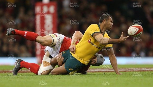 101118 - Wales v Australia - Under Armour Series 2018 - Samu Kerevi of Australia is tackled by Jonathan Davies of Wales
