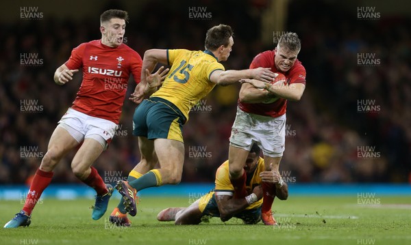 101118 - Wales v Australia - Under Armour Series 2018 - Gareth Anscombe of Wales is tackled by Sefa Naivalu and Dane Haylett-Petty of Australia