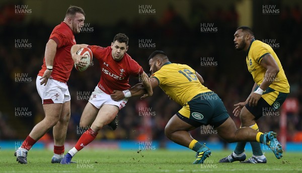 101118 - Wales v Australia - Under Armour Series 2018 - Tomos Williams of Wales is tackled by Taniela Tupou of Australia